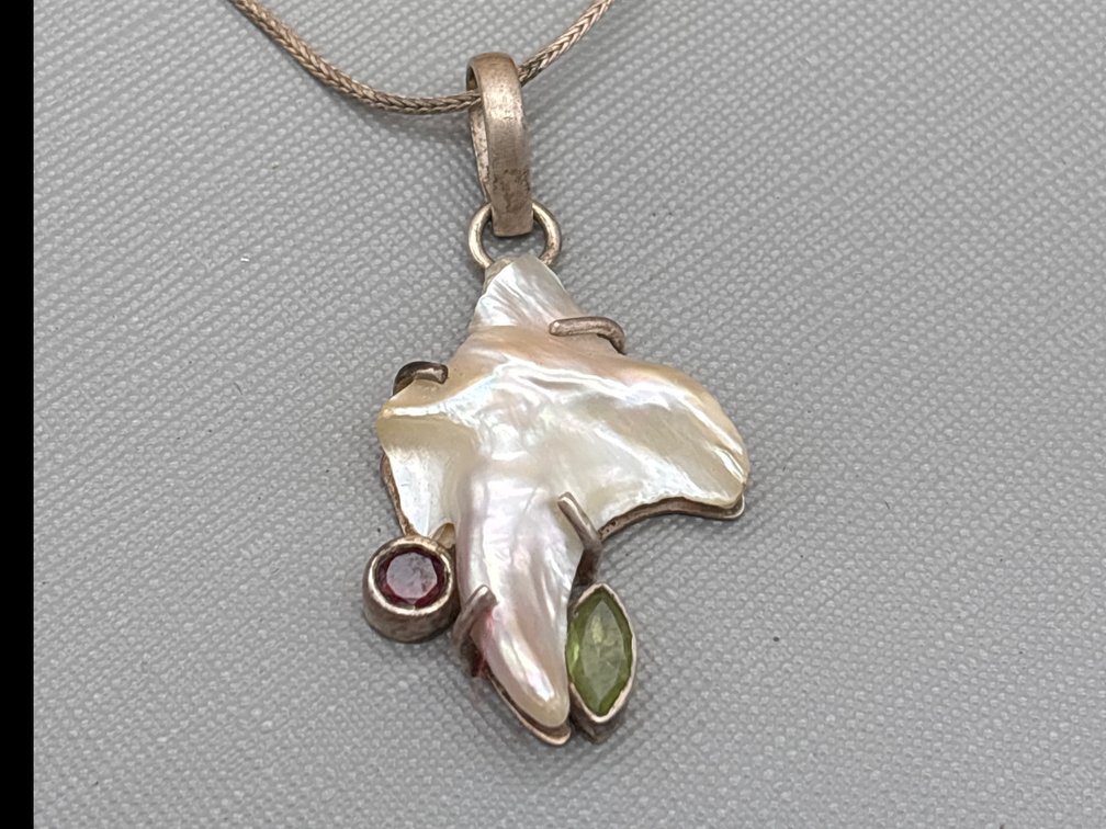 925 Shell & Semi Precious Stone Pendant on 925 Silver Chain