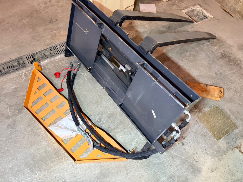 Wolverine PFA-11-3300G Hydraulic Forks – Heavy-Duty Attachment (Bent Plate – See Photos)
