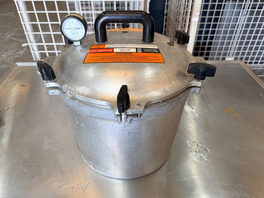 21.5 Qt Pressure Cooker – Model 921