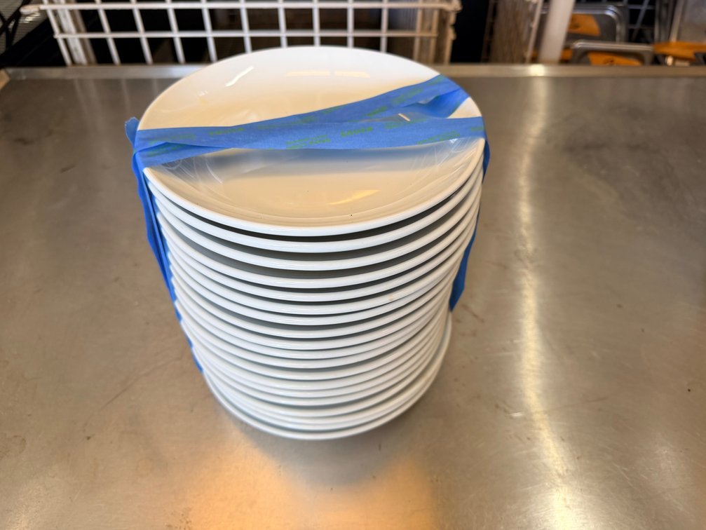(X's 19) AmazonCommercial 8" White Plates
