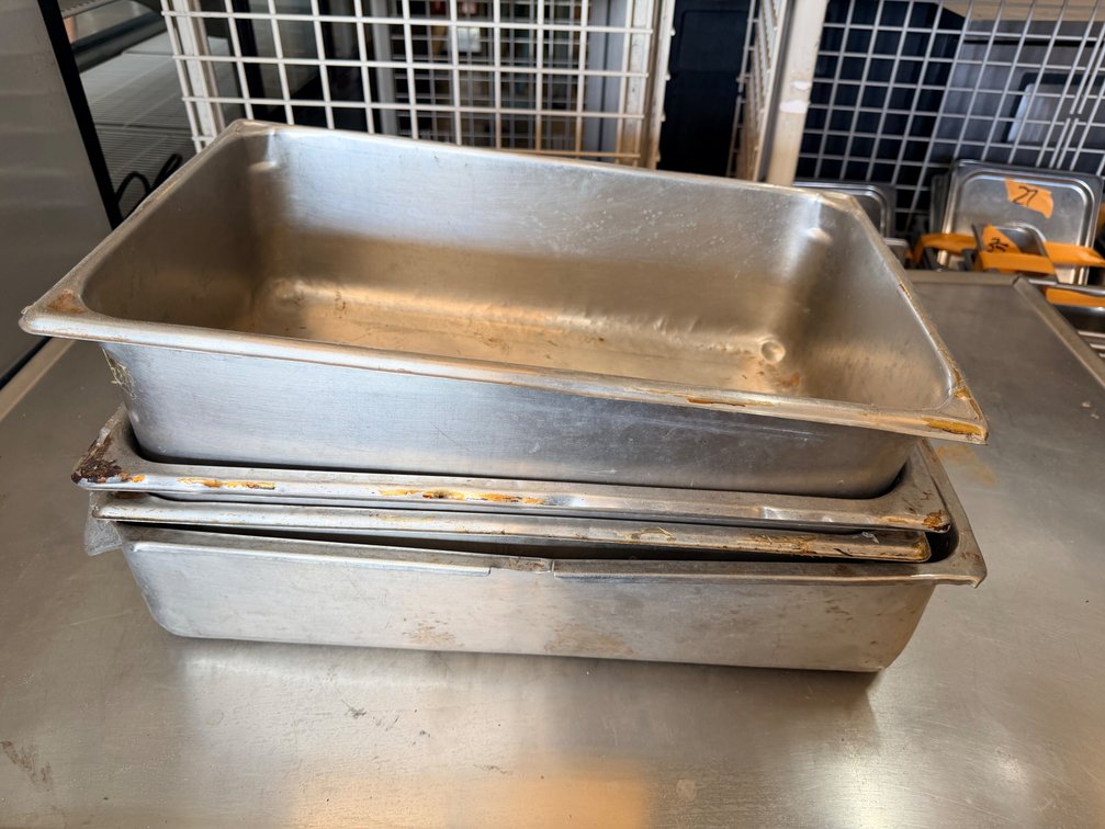 Mixed Lot of Stainless Steel Hotel Pans – Various Sizes