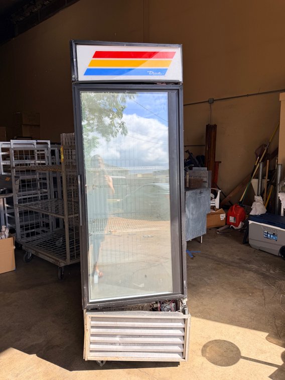 True GDM-23 – 27" One-Section Glass Door Merchandiser