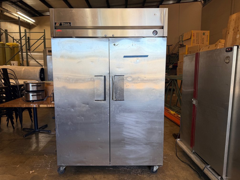 True TM-52 Two-Section Reach-In Refrigerator – 54"