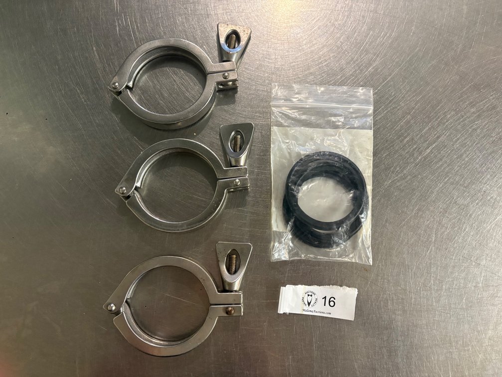 Lot of 3 Tri-Clamps and gaskets