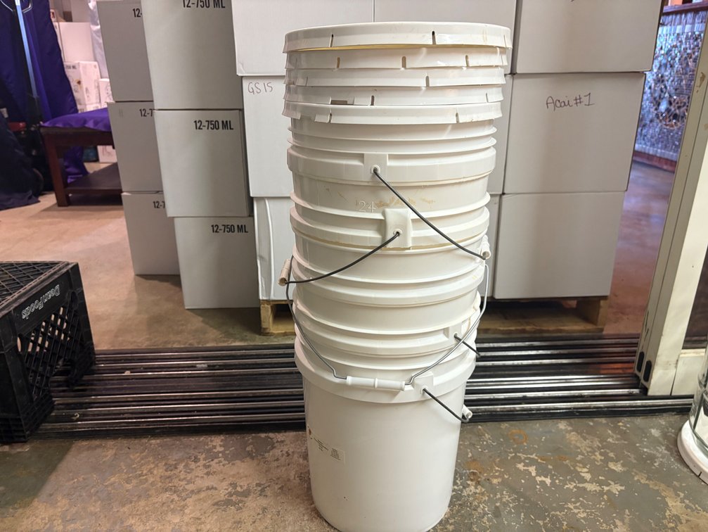 Lot of (5) 5 gallon buckets with lids