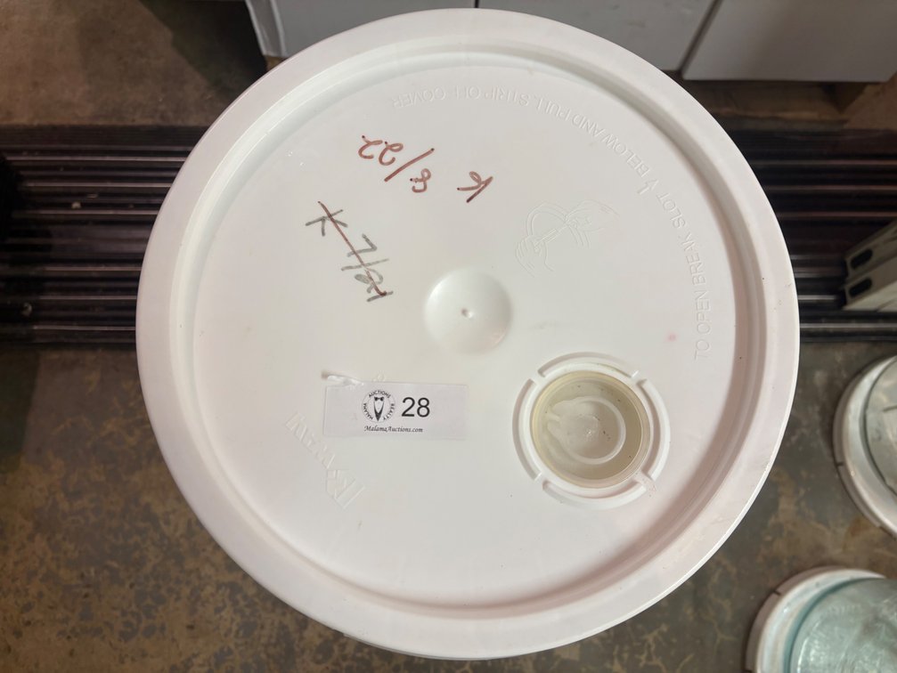 Lot or (5) 5 gallon buckets with lids