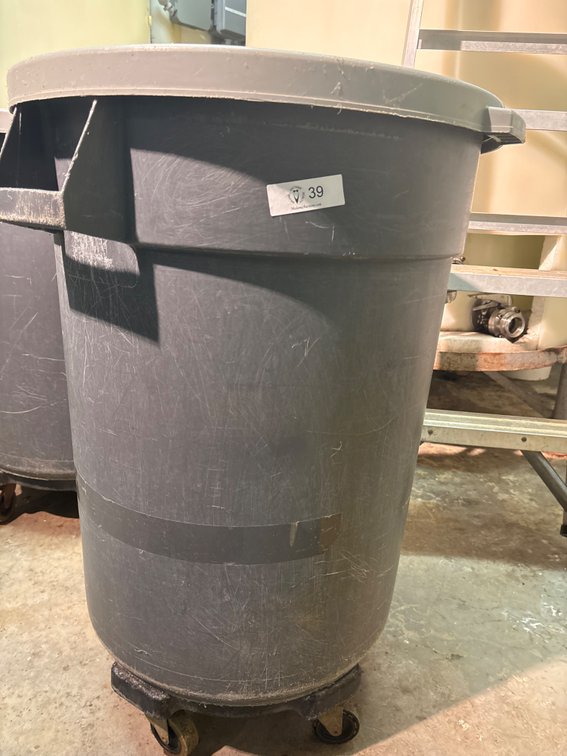 NSF 50 gal bin with lid and dolly