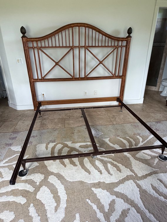 Drexel Heritage King Size Bed Frame with Pineapple Finials