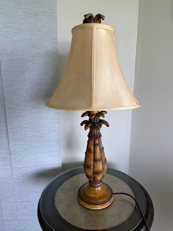 Pineapple Motif Table Lamp