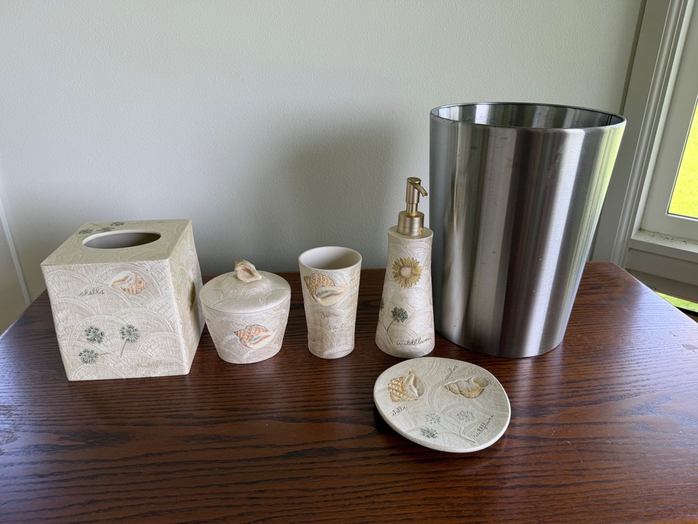 Decorative Bathroom Accessory Set