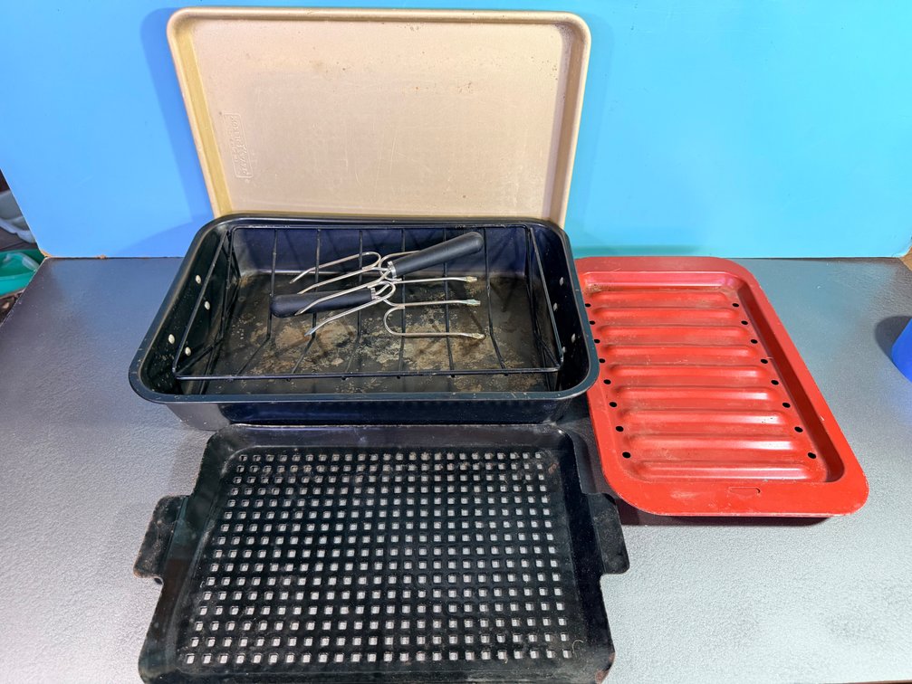 Assorted Roasting and Baking Pan Lot