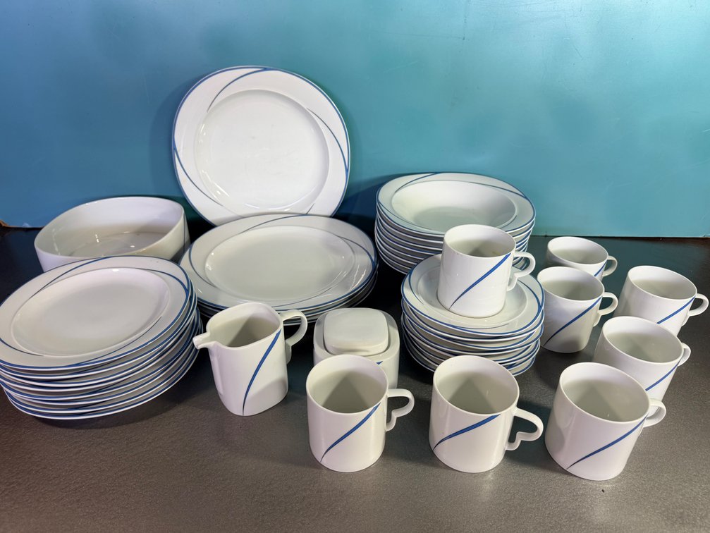 Mikasa L5800 Scallops Dinnerware Set