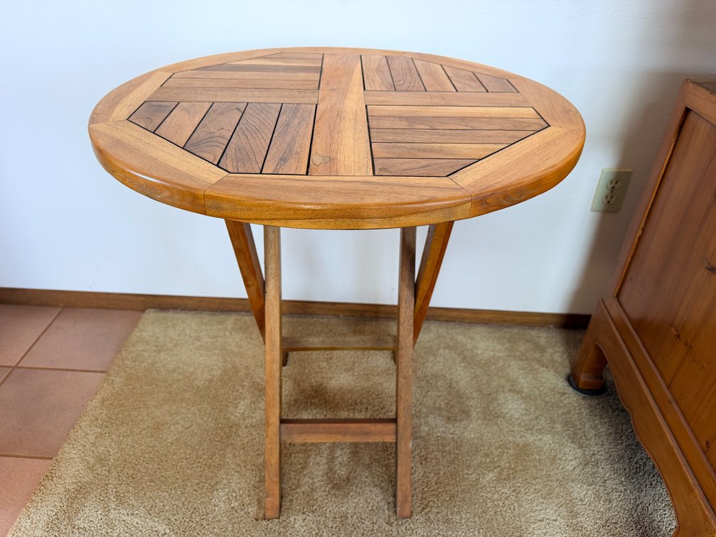 Round Folding Accent Table