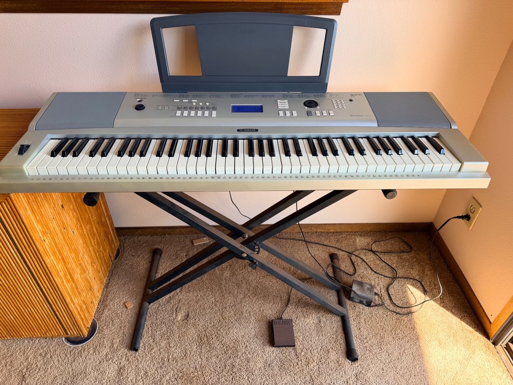 Yamaha Electronic Keyboard with Stand and Pedal