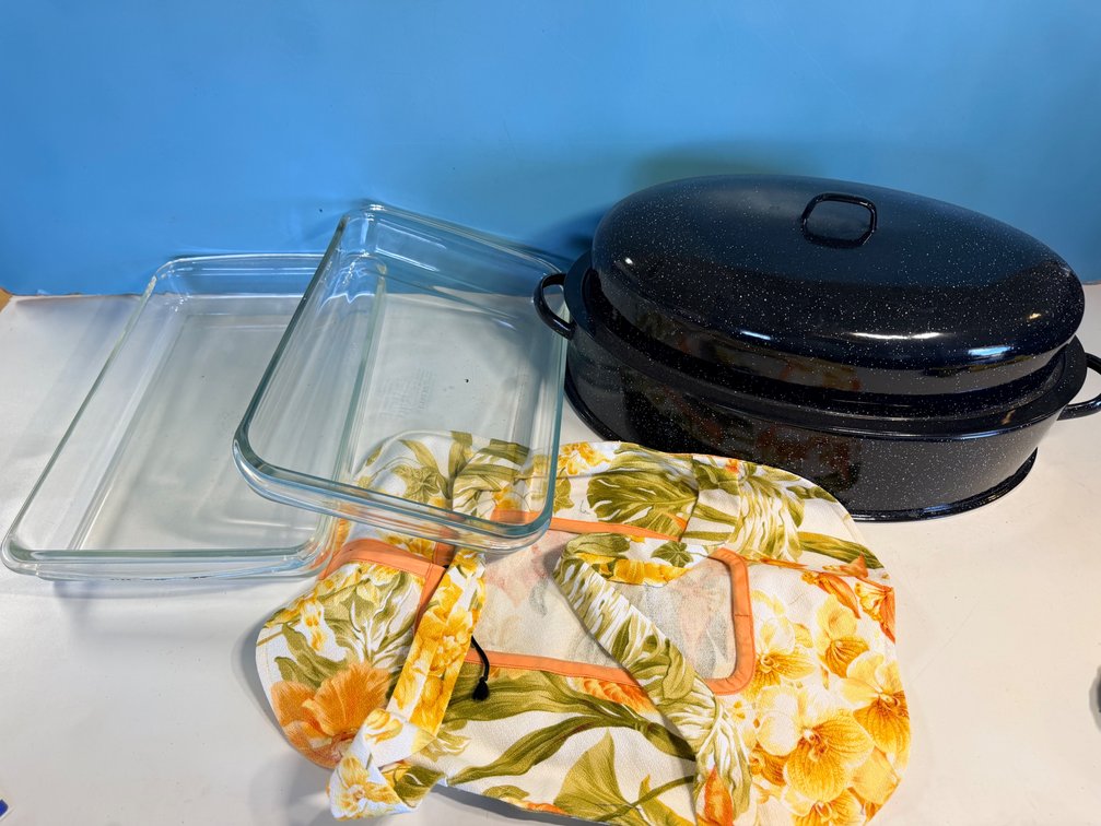 Graniteware Roasting Pan with Glass Bakeware & Kitchen Linens