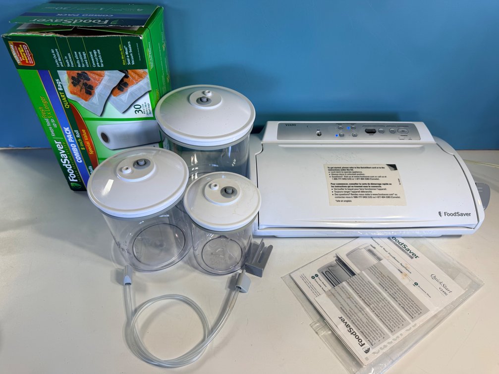 FoodSaver Vacuum Sealing System with Canisters & Accessories