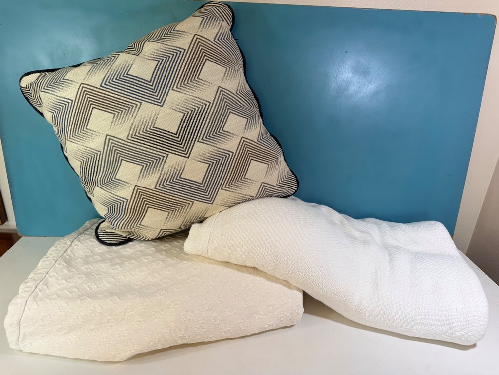 Decorative Pillow with Cotton Blankets