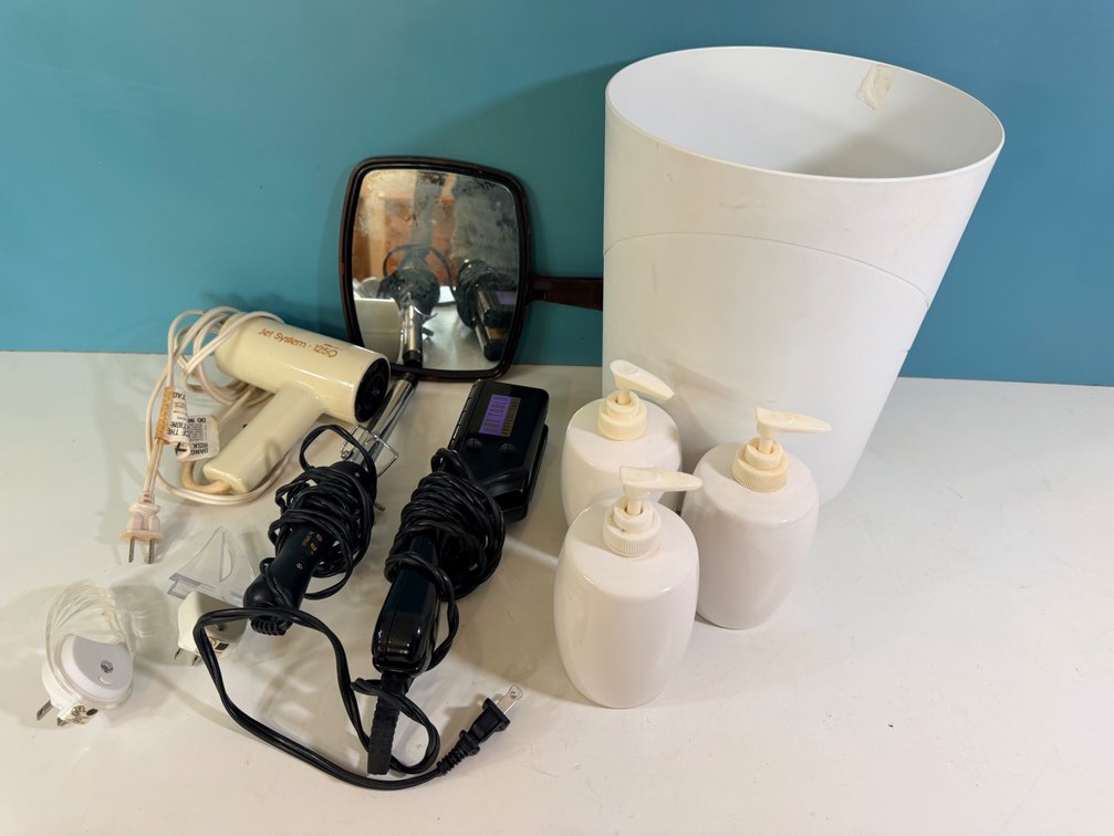 Bathroom Accessories & Grooming Lot
