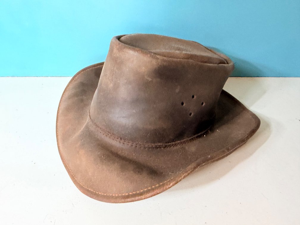 Wakulbout Leather Hat
