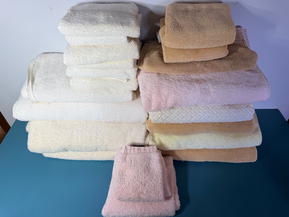 Assorted Bath Towels & Washcloths
