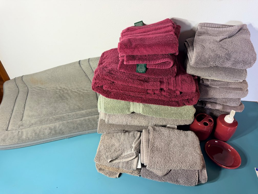 Bath Linens, Bath Mat & Bathroom Accessories