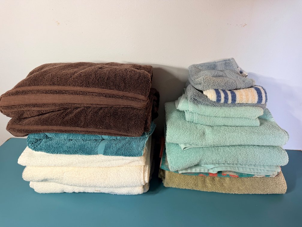 Assorted Bath Towels & Washcloths