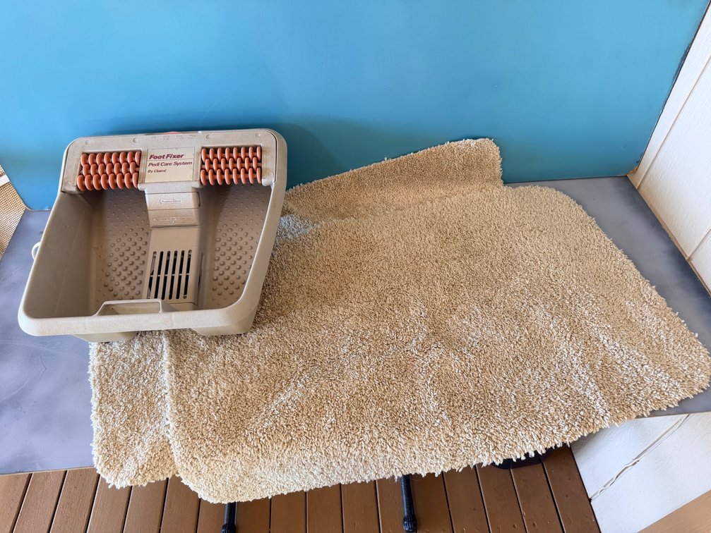 Foot Fixer Foot Spa & Two Bath Rugs