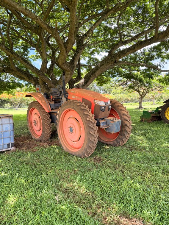 Kubota M6H-101 Hydraulic Shuttle 4WD Utility Tractor
