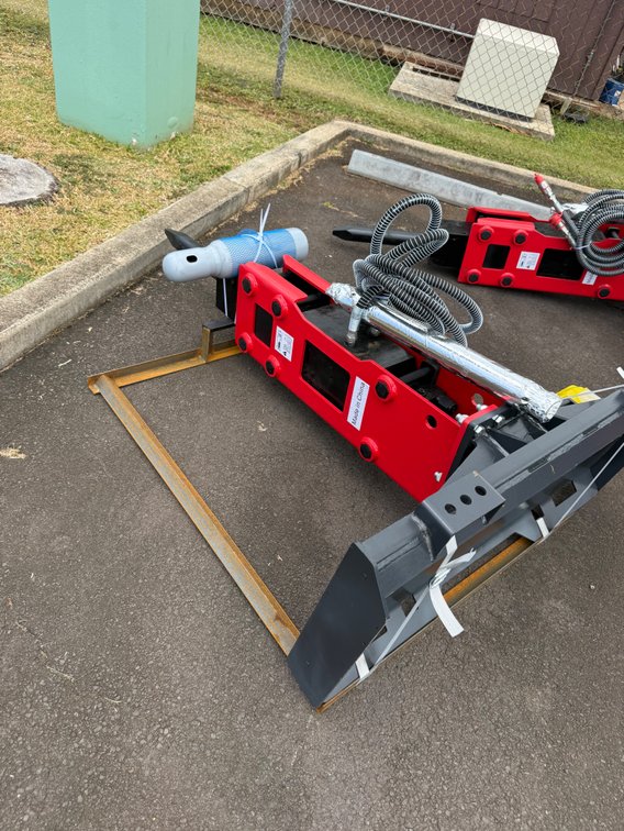 Raytree RMH680 Heavy-Duty Hydraulic Skid Steer Breaker Hammer