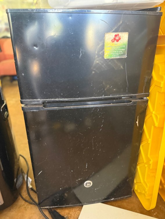 GE Mini Refrigerator with Freezer – Black