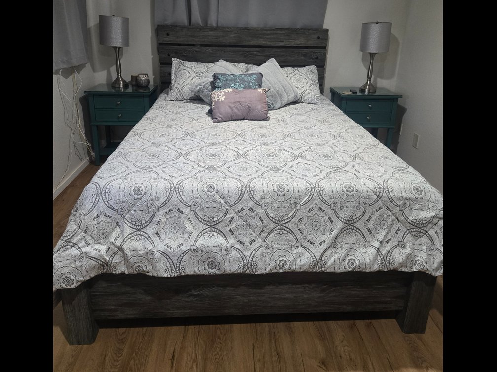 Queen Bed with Gray Headboard/Footboard and Mattress