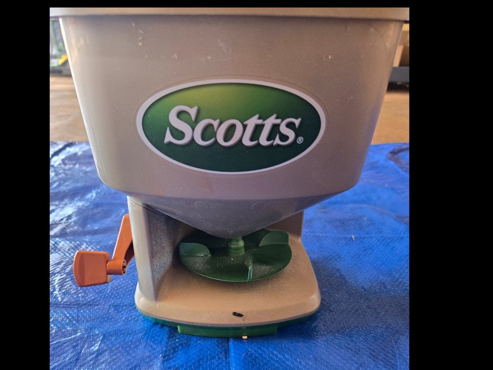 Scott's Whirl Handheld Spreader