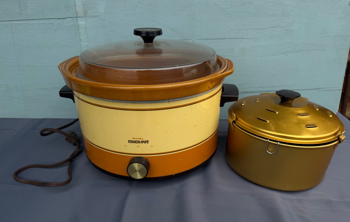Vintage Rival Crock Pot w/ Bread n’ Cake Pan