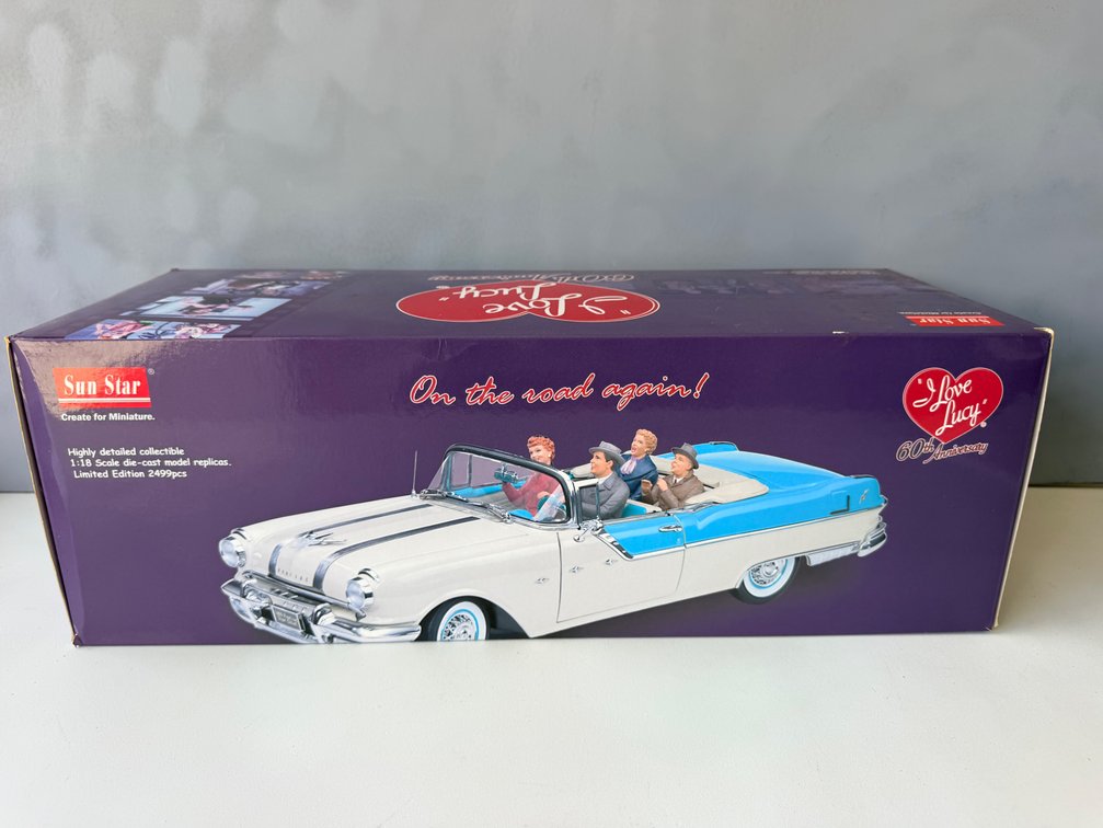 Sun Star "I Love Lucy" 1955 Pontiac Chieftain Convertible Limited Edition 1:18 Die-Cast Model