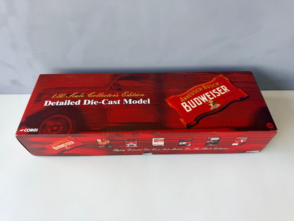 Corgi Budweiser Clydesdales Diamond T 620 Tractor Trailer 1:50 Scale Die-Cast Model