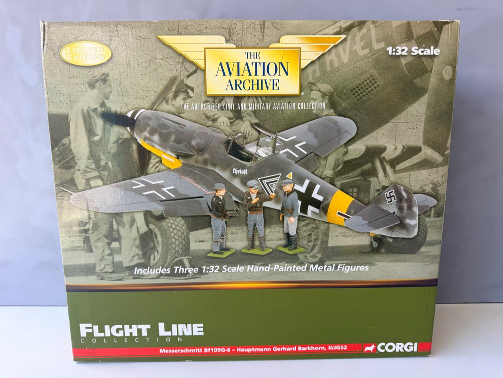 Corgi Aviation Archive Flight Line Collection Messerschmitt Bf 109G-6 "Hauptmann Gerhard Barkhorn, II./JG52" Limited Edition 1:32 Scale