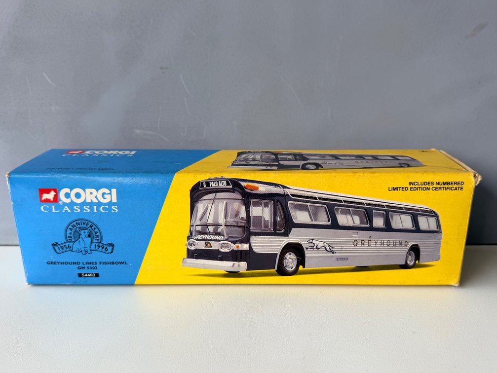 Corgi Classics Greyhound Lines GM 5303 Fishbowl Bus 40th Anniversary Model No. 54402
