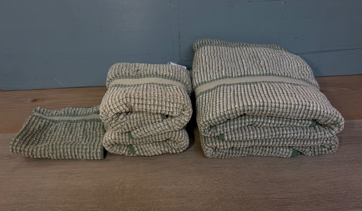 Patterned Green Towel Set
