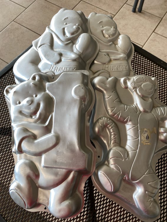 (X's 4) Character Cake Pans