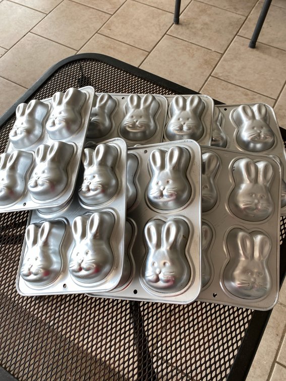 (X's 7) Mini Easter Bunny Baking Pans