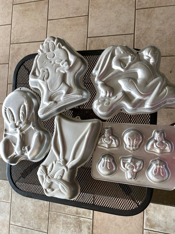 (X's 5) Character Cake Pans