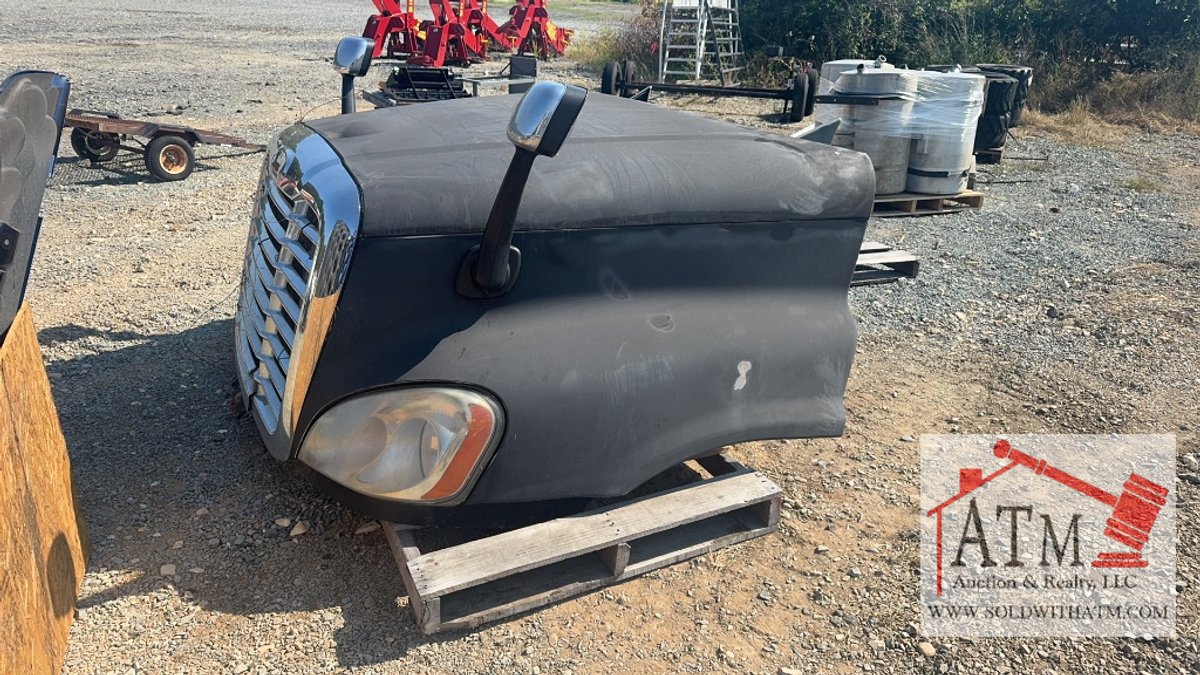2012 Freightliner Cascadia Hood & Bumper
