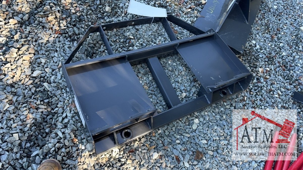 NEW LandHonor Bale Spear - Skidsteer Attachment