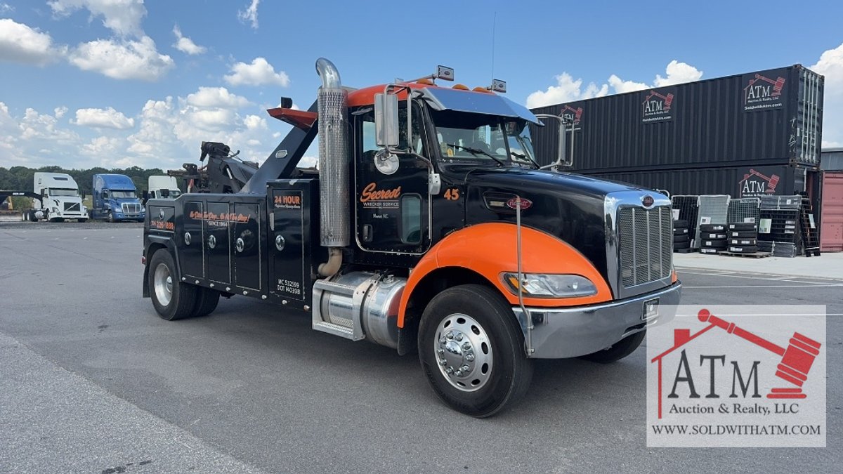 2008 Peterbilt 335 Wrecker