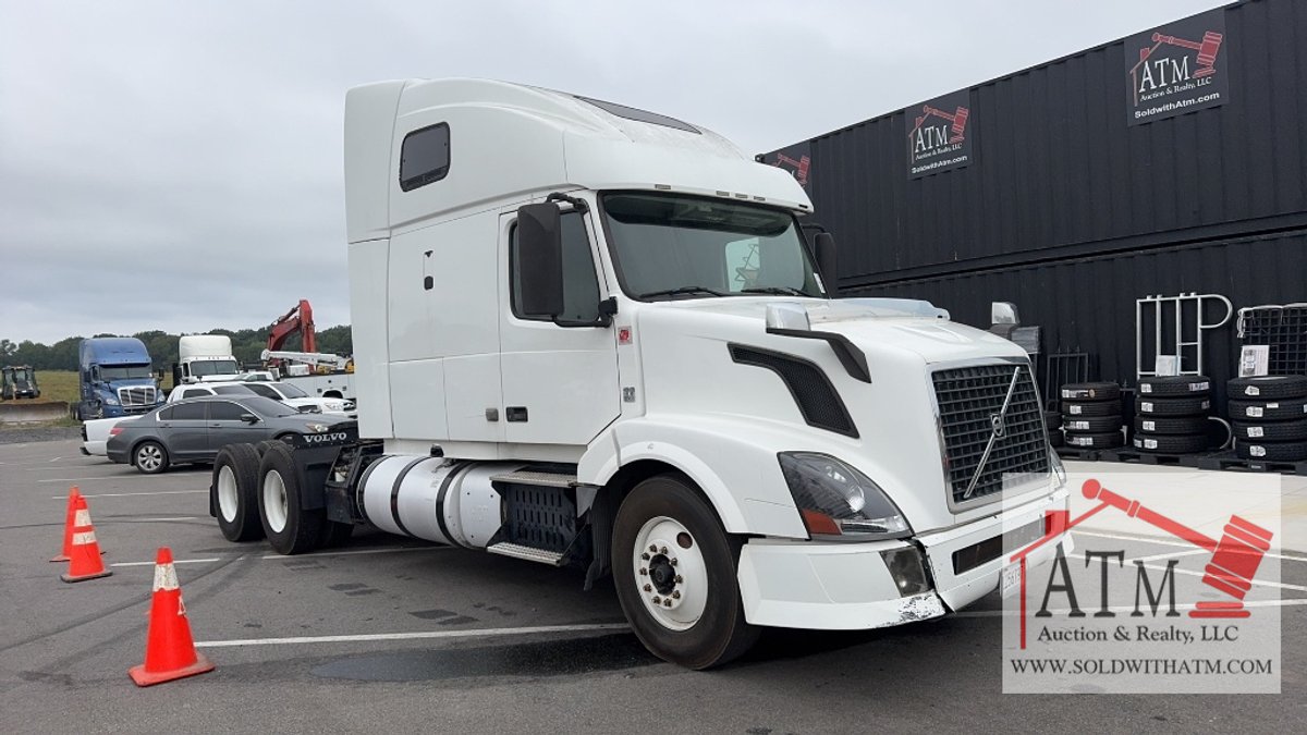 2013 Volvo VNL Sleeper