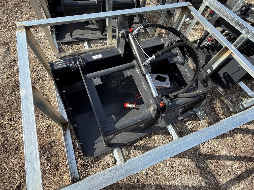 Unused LandHonor MGB-72-44W Mini Skid Steer Grapple Bucket Attachment