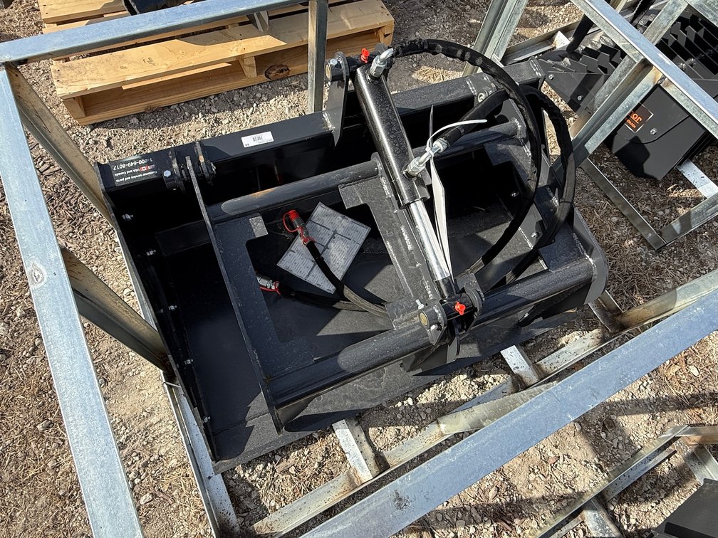 Unused LandHonor MGB-72-44W Mini Skid Steer Grapple Bucket Attachment