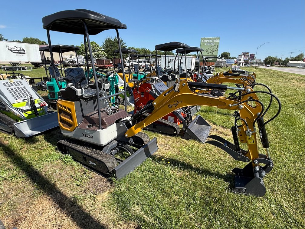 Unused 2025 CFG Industrial XZ20R Hydraulic Track Type Mini Excavator - Gasoline (NOTE: Engine Smokes while Running)