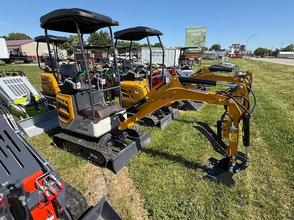 Unused 22025 CFG Industrial XZ20R Hydraulic Track Type Mini Excavator - Gasoline NOTE: Engine Smokes while Running