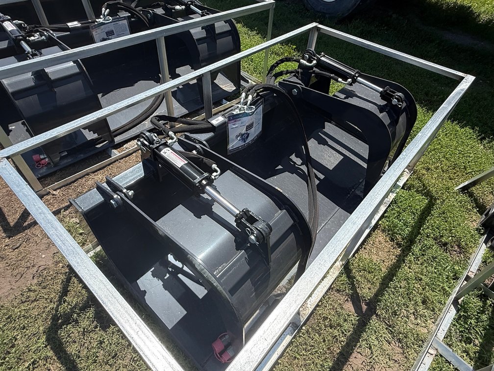 Unused 2026 Wolverine GB-11-72W Hydraulic Grapple Bucket Attachment